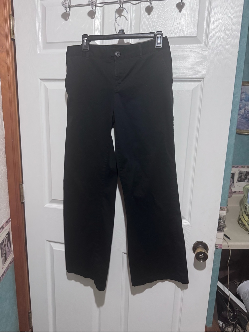 Woman’s Anna Black Straight-Leg Pants